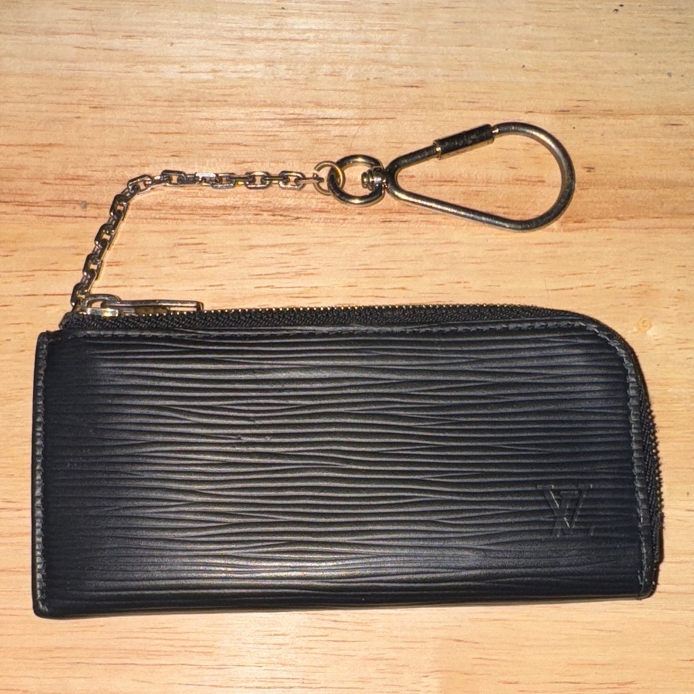 Louis Vuitton Black epi clea cles key wallet Kay chain charm